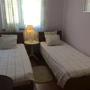https://apartman-sinikovic.primorje-gorskikotar.com